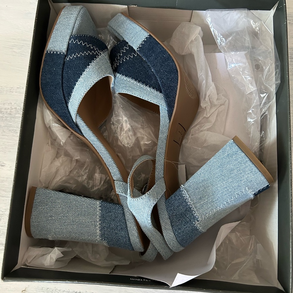 Women’s Heels - Picture 9 of 10